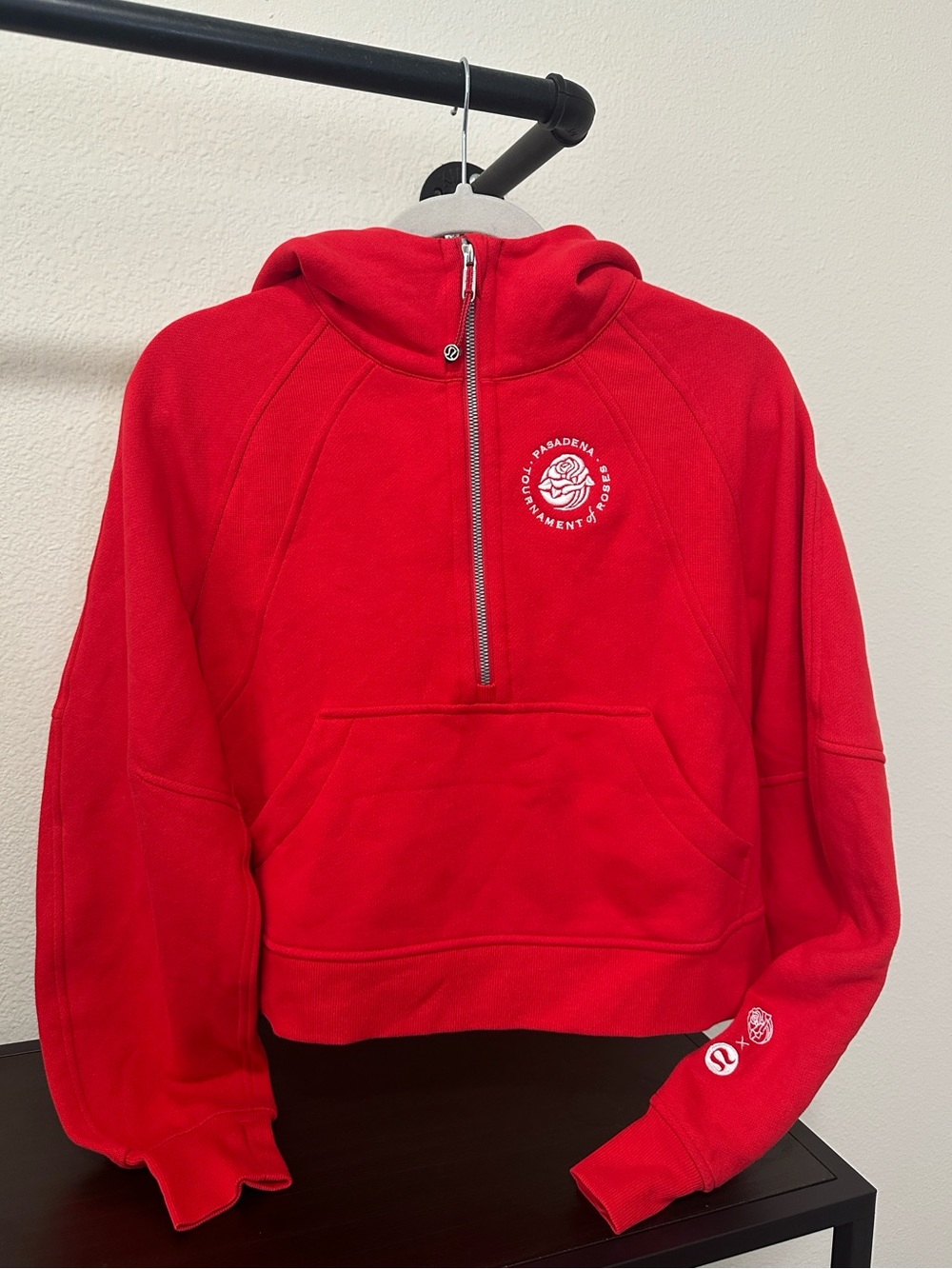 lululemon athletica x Pasadena rose bowl hooded scuba
